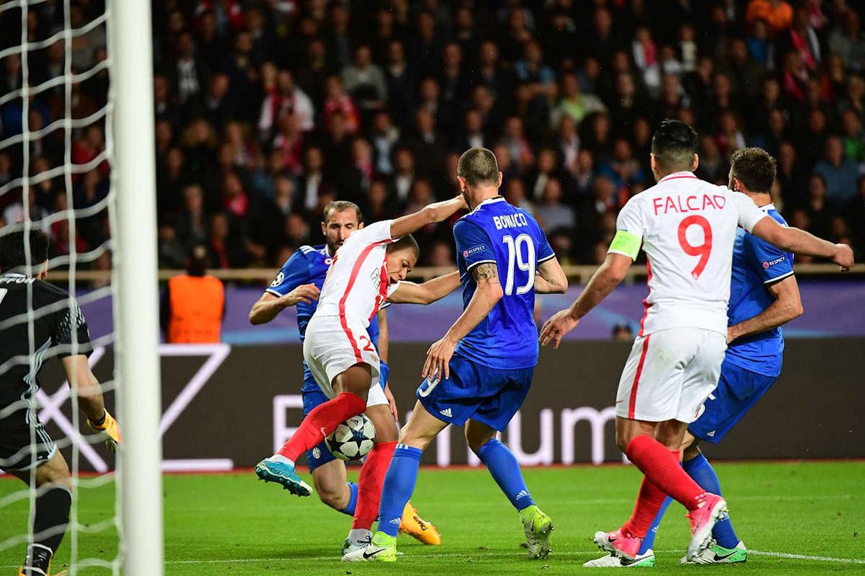 多特蒙德客场战胜斯图加特，积分持续攀升的简单介绍